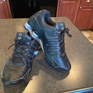 Black Nike Shox NZ Mens size 7 (Women 8)